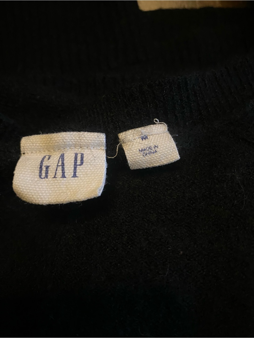 GAP Women’s Black V-Neck Sweater - Picture 4 of 4